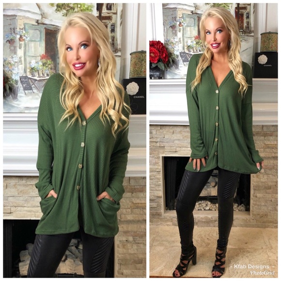 Tops - 🛍LAST! Waffle Knit Oversized V Neck Pocket Tunic!